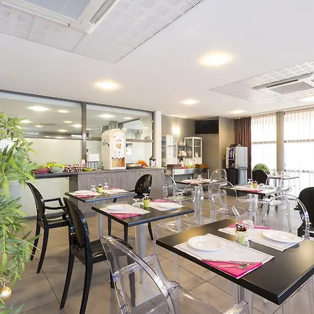 Nemea Toulouse Constellation מלון דירות 4*
